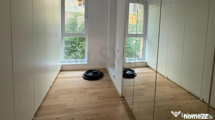 Apartament cu 3 camere semidecomandat în Crângași