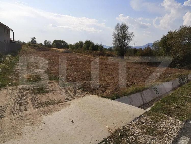 Teren Construcții intravilan de 2670 mp, în Nord-Vest