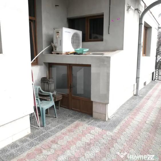 Casă cu 5 camere cu Teren 296 Mp în Central