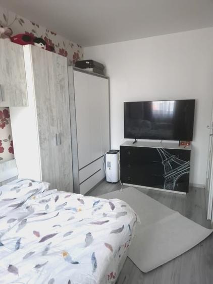 Apartament cu 3 camere decomandat, mobilat în Noua