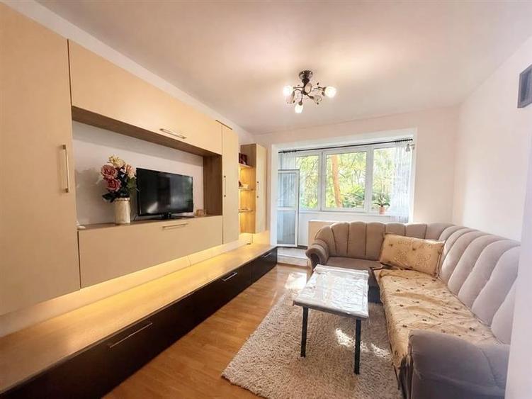 Apartament cu 3 camere semidecomandat, mobilat în Gării