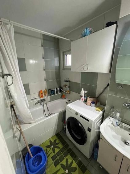 Apartament cu 4 camere decomandat în Florești