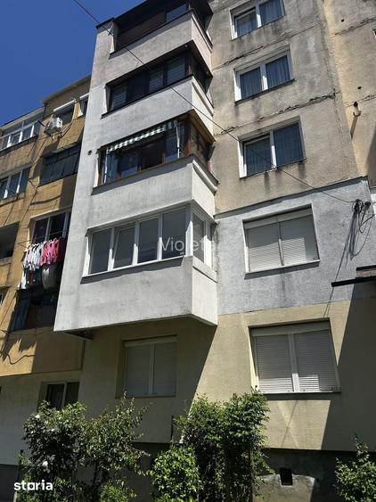 Apartament decomandat, etaj 1, izolat cu balcon inchis, Baragan.