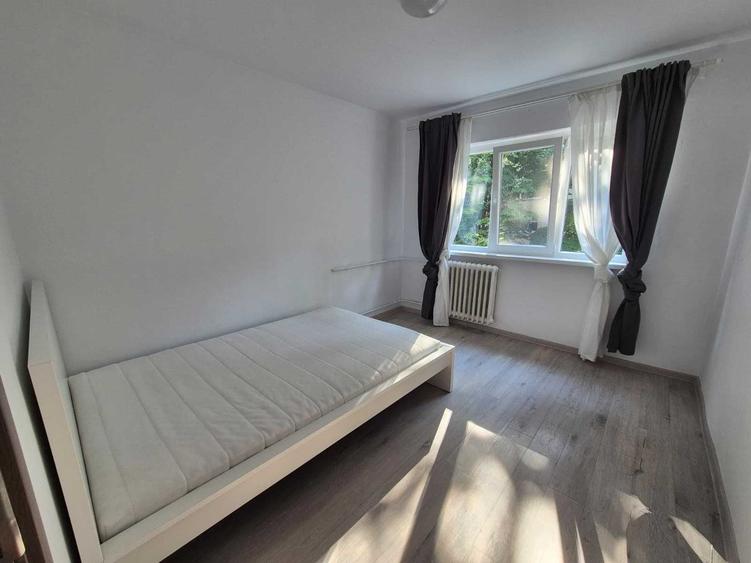 Apartament cu 4 camere decomandat în Lujerului