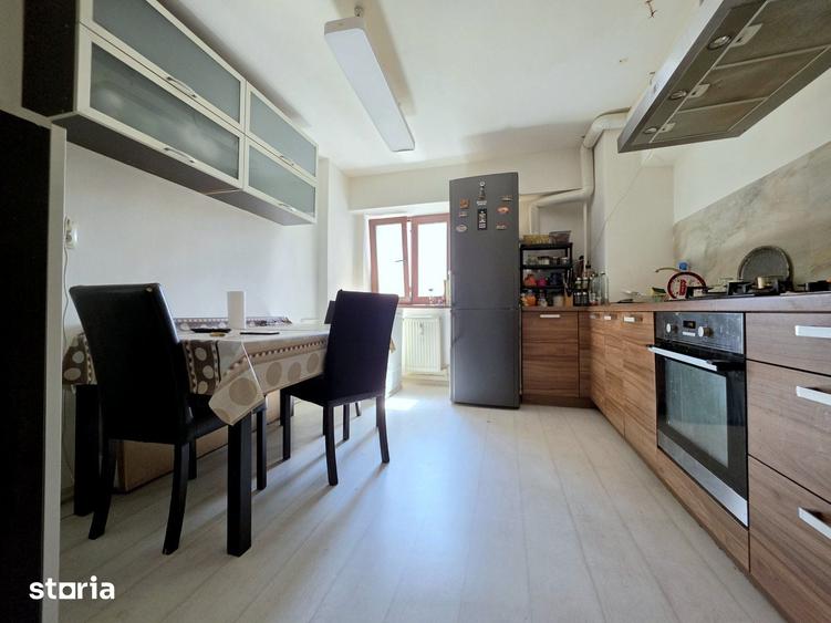 Apartament cu 4 camere decomandat în Vitan