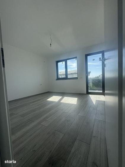 Casă cu 4 camere cu Teren 400 Mp în Domnești