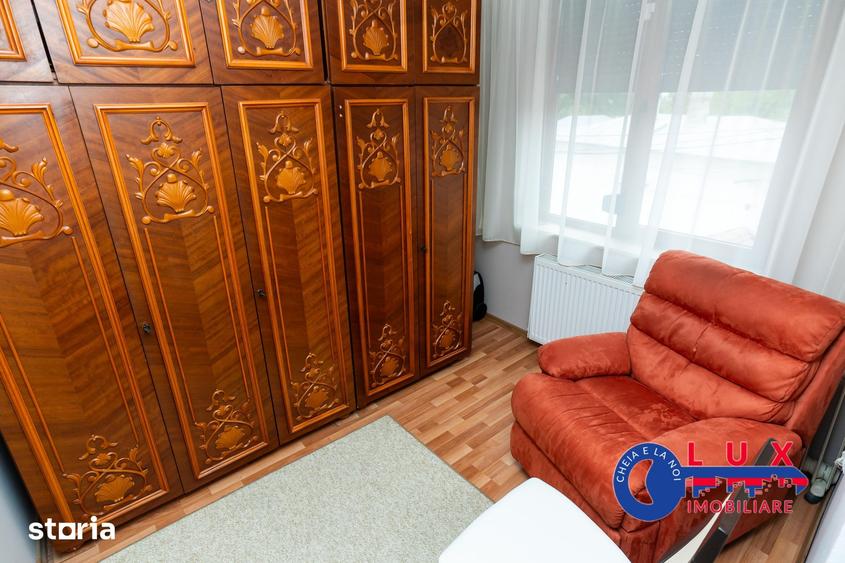Casă cu 7 camere cu Teren 275 Mp în Central