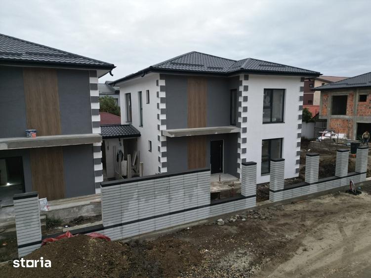Casă cu 4 camere cu Teren 250 Mp în Central