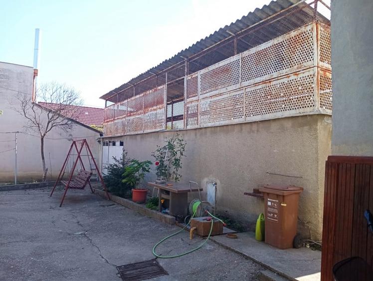 Casă individuală cu 4 camere cu Canalizare în Nădlac