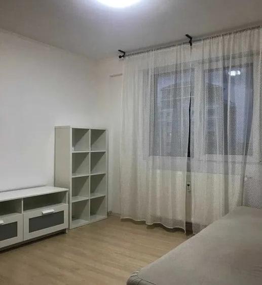 Apartament cu 3 camere decomandat în Tei