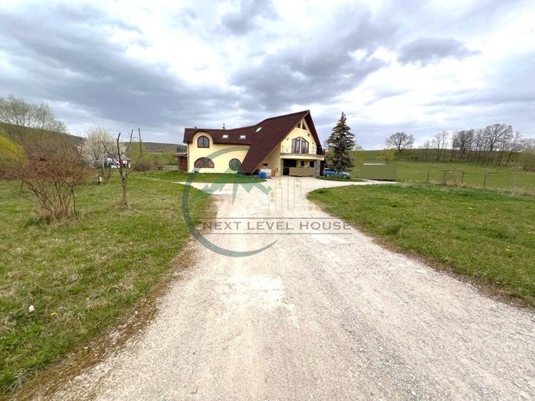 Casă individuală cu 6 camere cu Teren 27394 Mp în Nord-Est