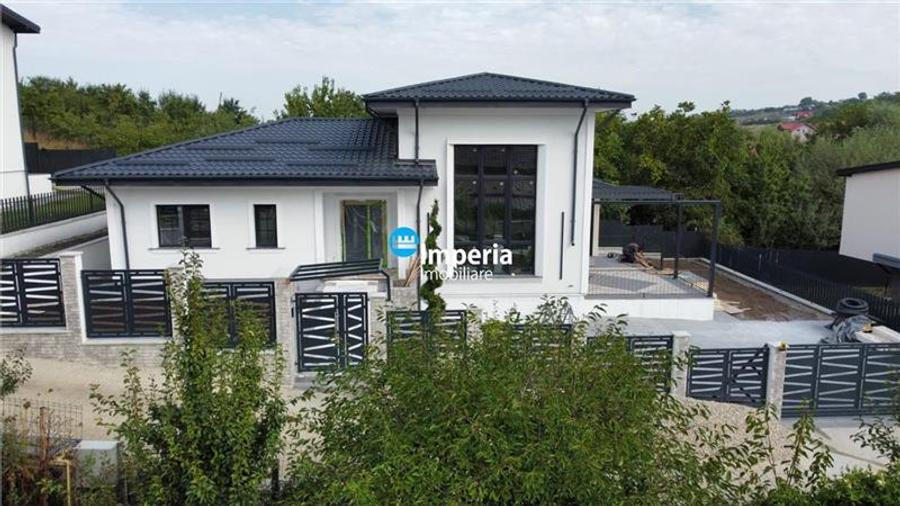 Casă individuală cu 4 camere cu Canalizare în Bucium