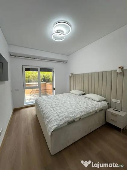 Apartament cu 4 camere decomandat în Pipera