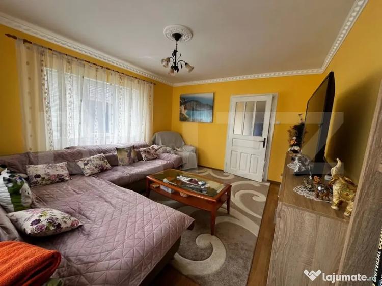 Casă cu 7 camere cu Teren 4200 Mp în Central