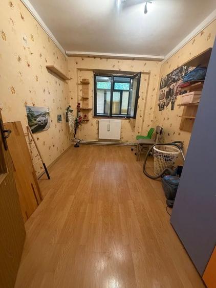 Apartament cu 3 camere decomandat, mobilat în Viziru 3