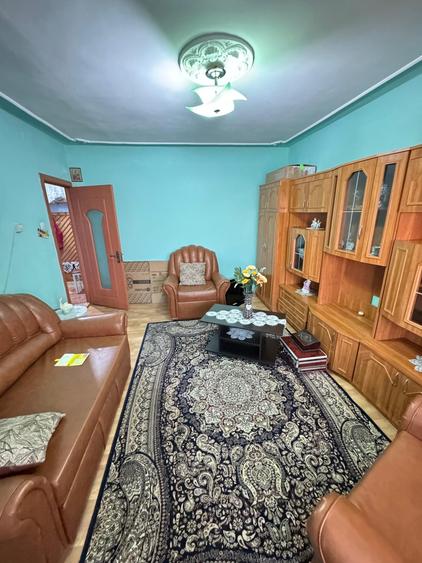Apartament cu 3 camere decomandat în Dacia