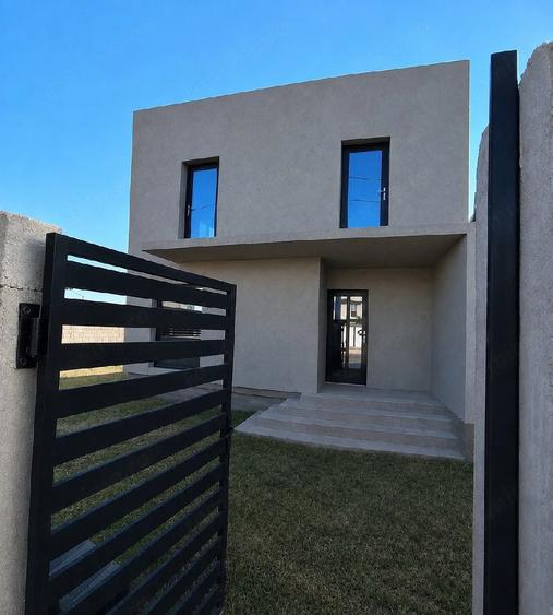 Casă cu 4 camere cu Teren 270 Mp în Periferie