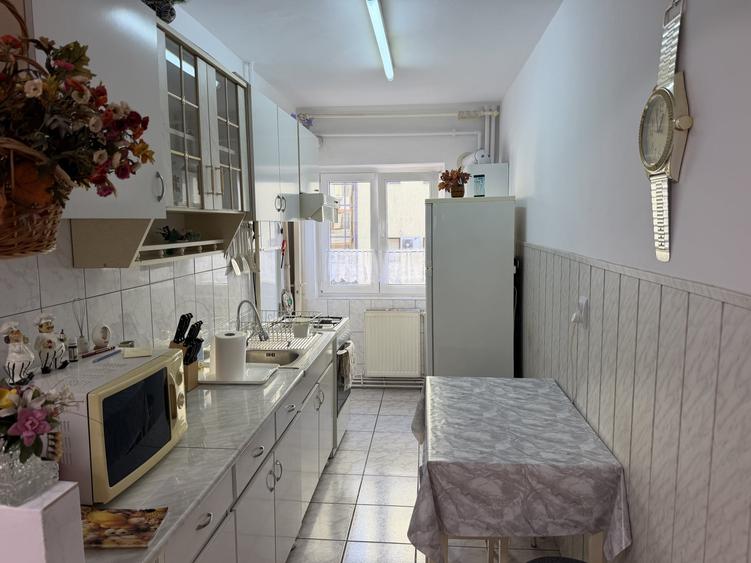 Apartament cu 2 camere semidecomandat, mobilat în Vasile Aaron