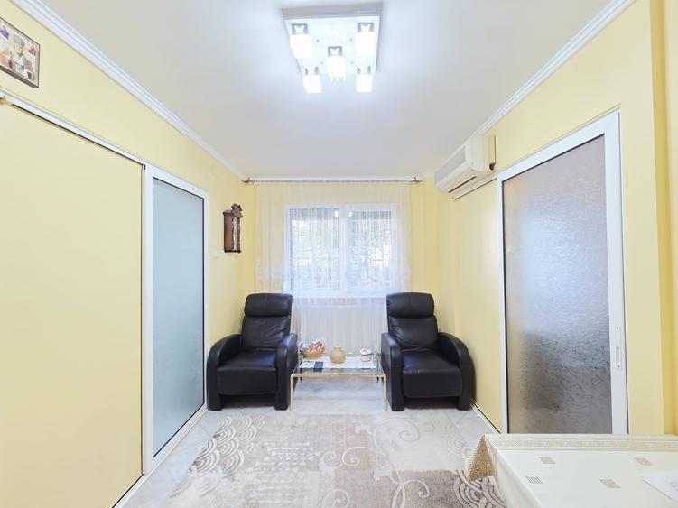 Apartament cu 3 camere semidecomandat în Micro 40