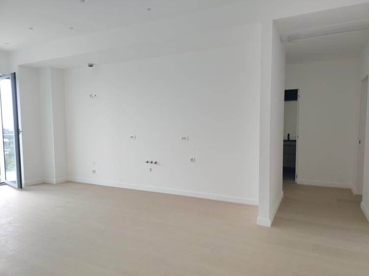 Apartament cu 3 camere semidecomandat în Aviației