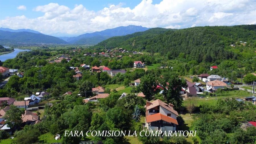 Casă individuală cu 7 camere cu Teren 2328 Mp în Dăești