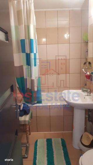 Apartament cu 3 camere decomandat în Nicolina