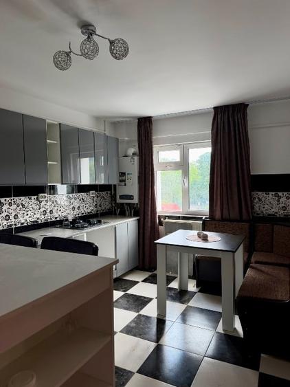Apartament cu 2 camere decomandat, mobilat în Central