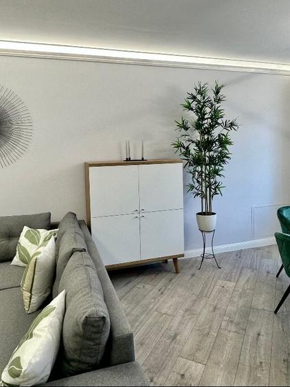 Apartament cu 3 camere decomandat, mobilat în Florești