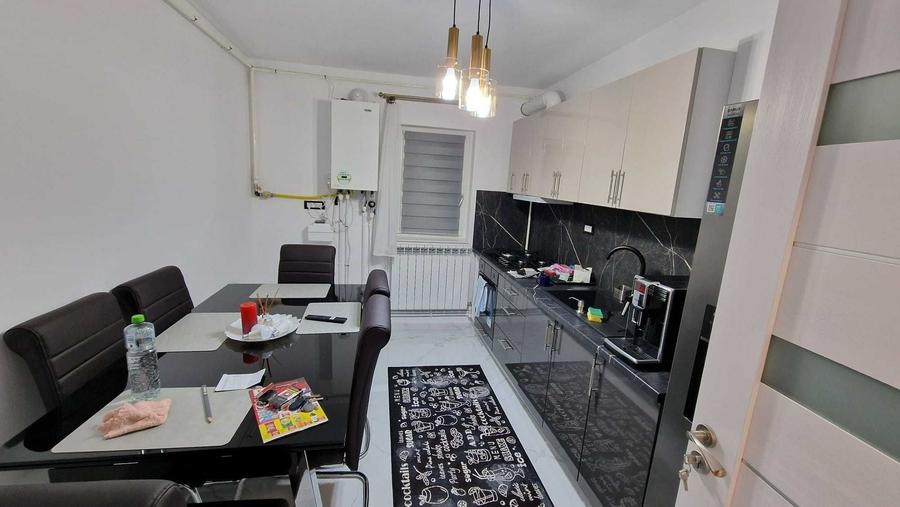 Apartament cu 3 camere decomandat în Alexandru cel Bun
