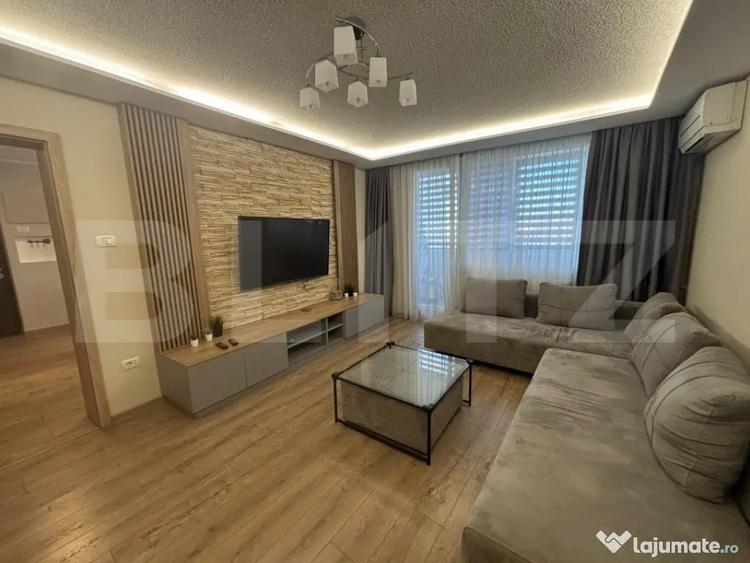 Apartament cu 3 camere semidecomandat în Aradului