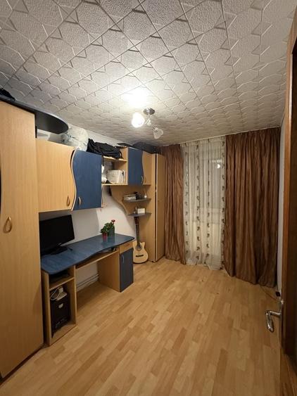 Apartament cu 3 camere semidecomandat în Mihai Bravu