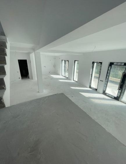 Duplex cu 4 camere cu Canalizare în Dâmbul Rotund