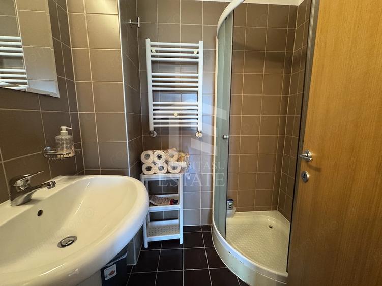 Apartament cu 3 camere decomandat în Splaiul Unirii