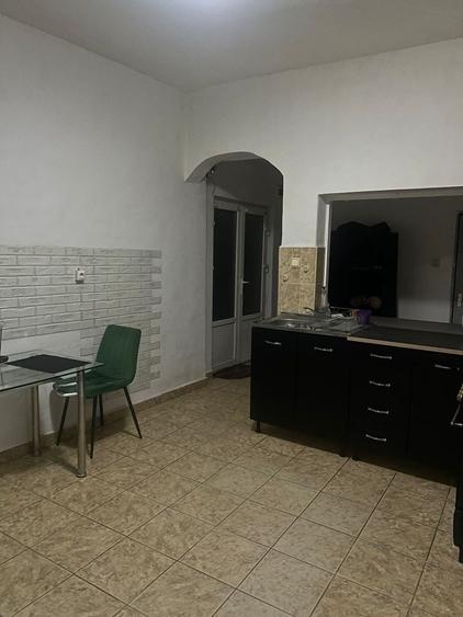 Casă cu 2 camere cu Teren 150 Mp în Exterior Vest