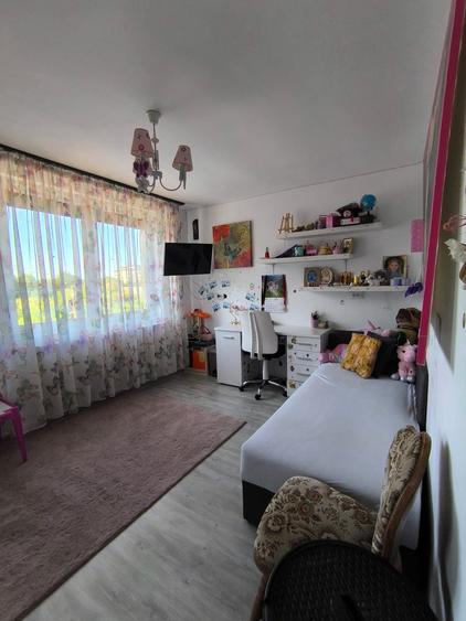 Casă cu 6 camere cu Teren 200 Mp în Lunca Cetățuii