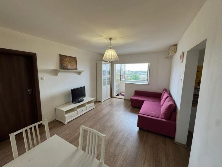 Apartament cu 3 camere semidecomandat, mobilat în Rahova