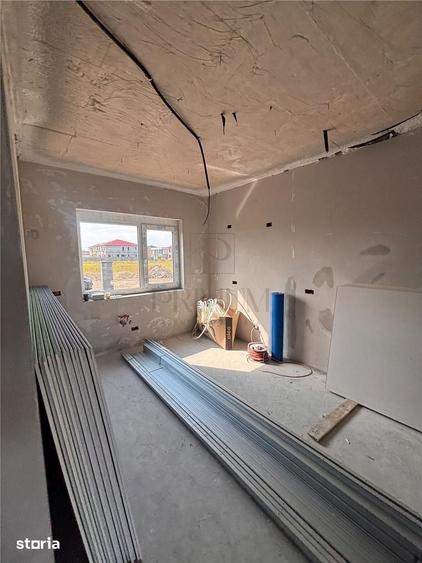 Casă cu 4 camere cu Teren 300 Mp în Central