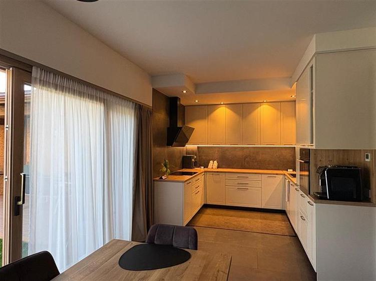Duplex cu 4 camere cu Canalizare în Iris