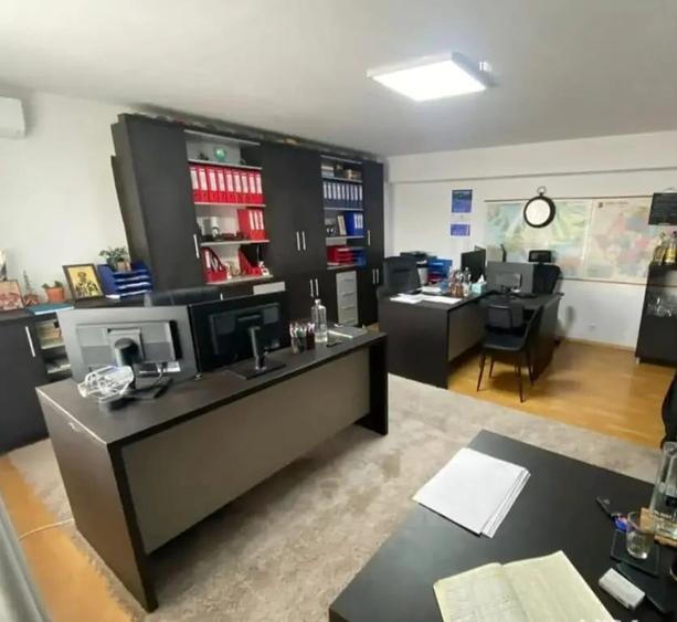 Apartament cu 4 camere decomandat în Central
