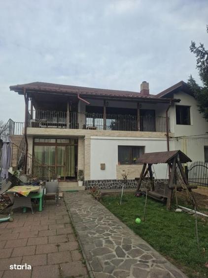 Casă cu 7 camere cu Teren 1000 Mp în Boldești