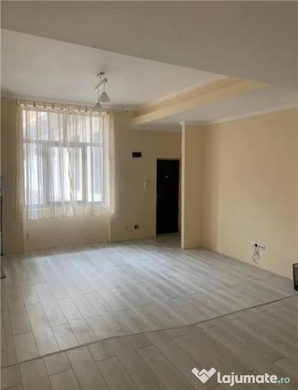 Apartament cu 4 camere decomandat în Horea