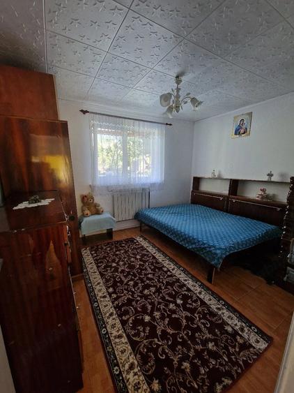 Casă cu 4 camere cu Teren 2000 Mp în Colibași