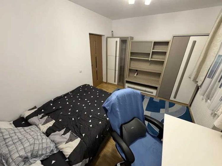 Apartament cu 3 camere decomandat în Florești