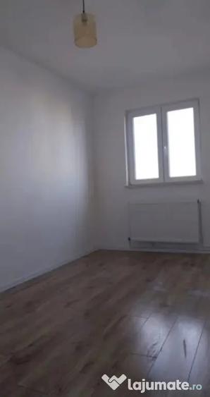 Apartament cu 2 camere decomandat în Florilor