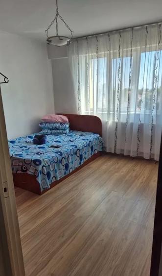 Apartament cu 2 camere decomandat, mobilat în Casa de Cultură