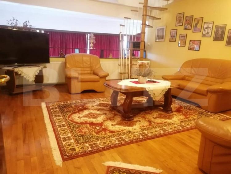 Casă cu 5 camere cu Teren 8800 Mp în Adâncata