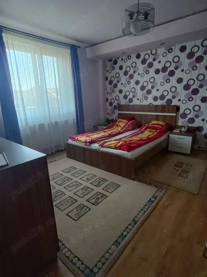 Casă cu 5 camere cu Teren 1000 Mp în Luna