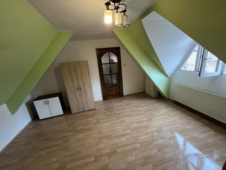 Casă cu 4 camere cu Teren 270 Mp în Central