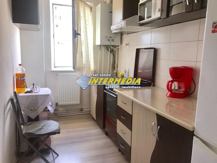 Apartament cu 3 camere semidecomandat, mobilat în Cetate