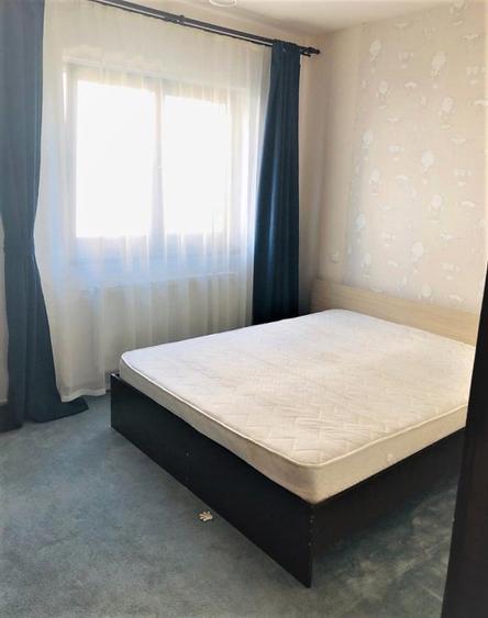 Apartament cu 4 camere semidecomandat, mobilat în Europa